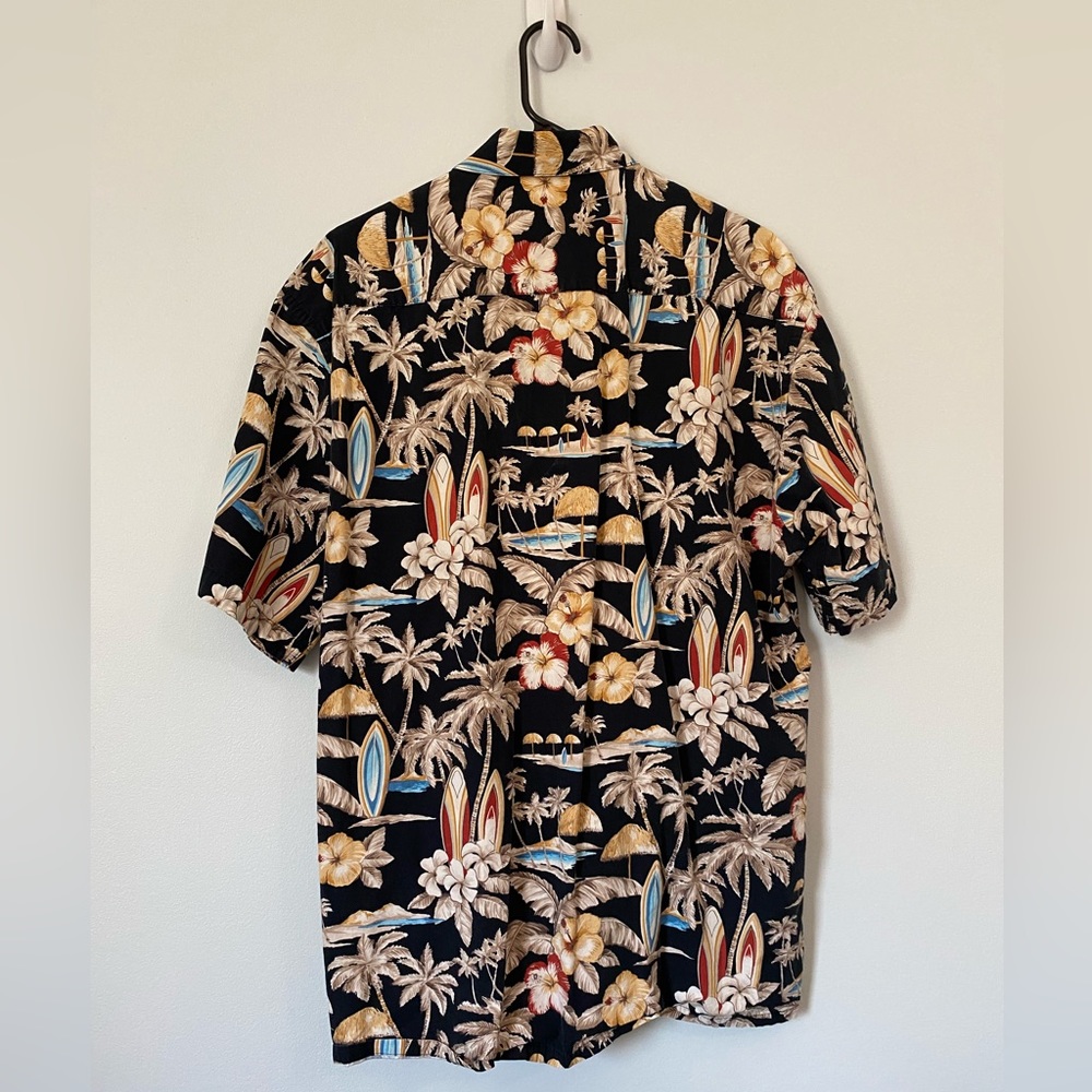 Button Down Beach Shirt ☀️ - Picture 5 of 5